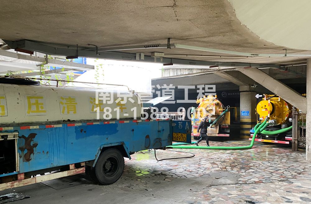 273融侨商场地下室污水清理